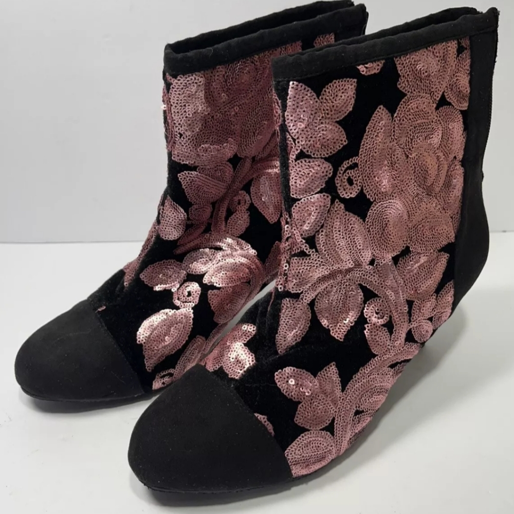 New Joan Boyce ankle boots Size 6.5M  Black Pink Sequins